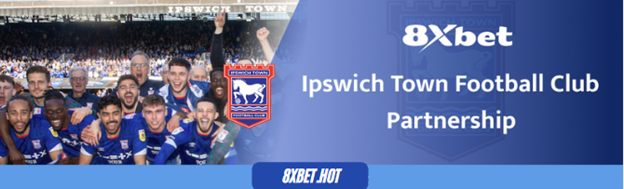 Logo của Ipswich Town FC bên cạnh logo 8xbet – biểu tượng cho sự hợp tác chiến lược nâng cao trải nghiệm người hâm mộ
